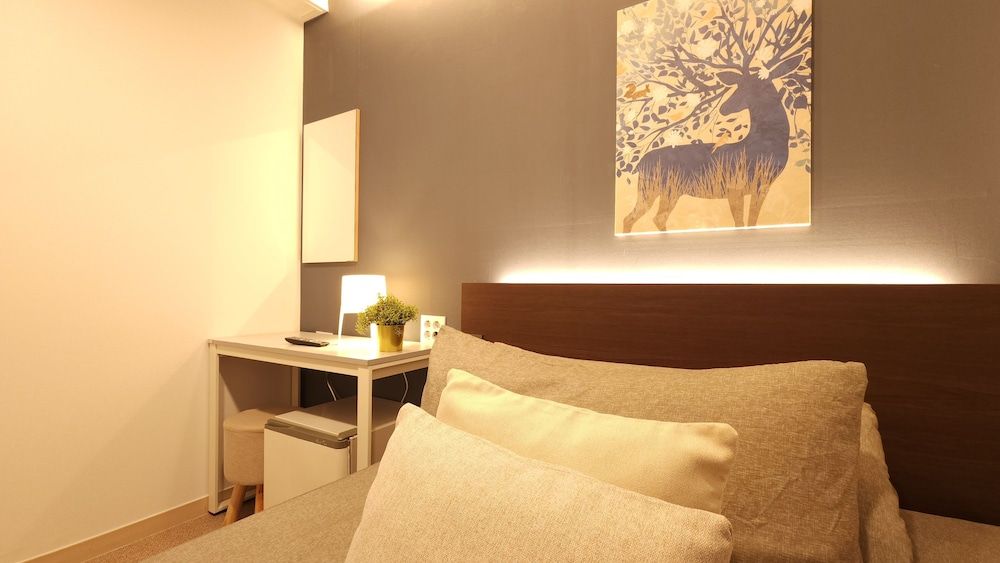 OYO Hostel Myeongdong 1 Double Room 7