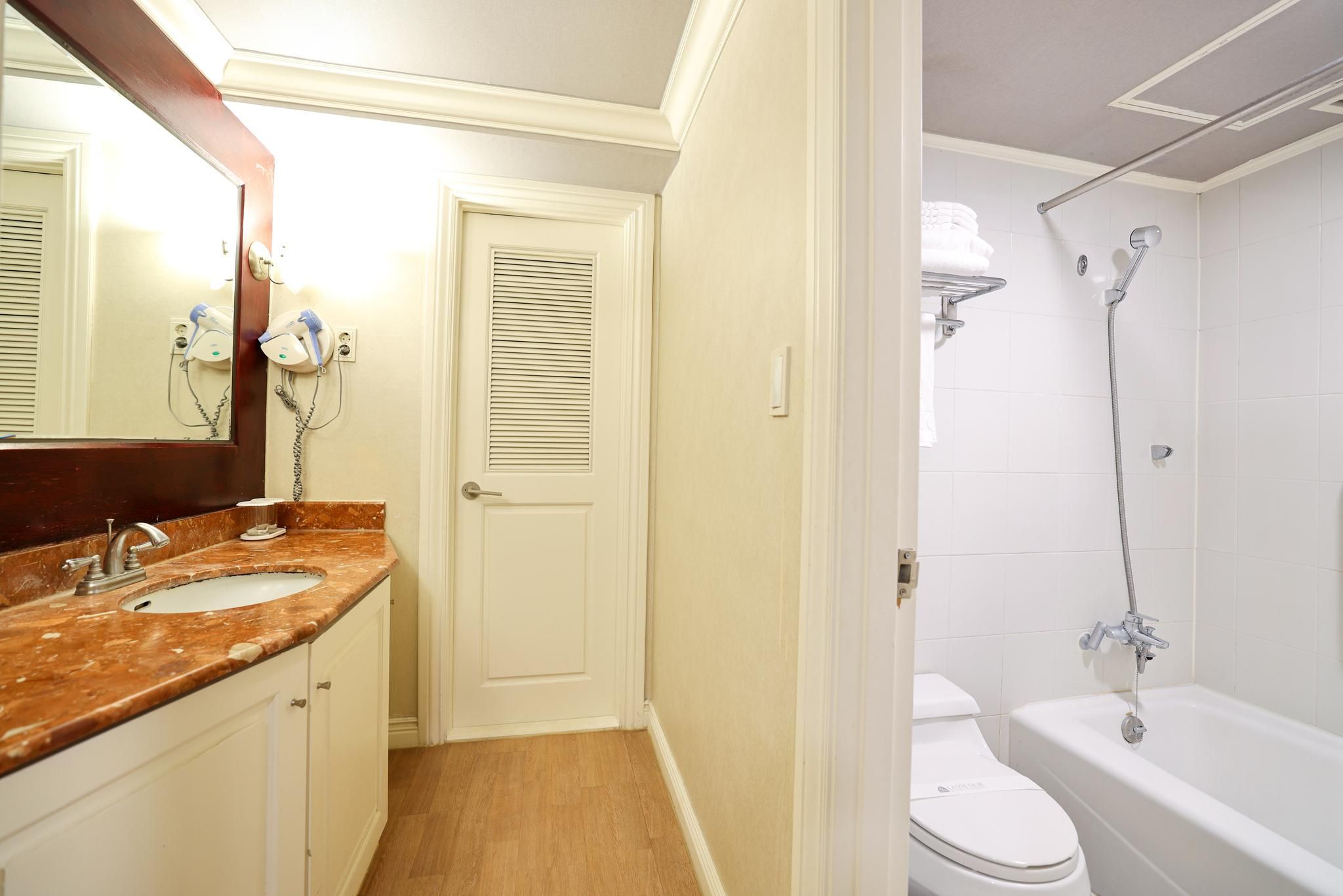 La Vie Dor Hotel and Resort, Trademark Collection by Wyndham 2 Double Beds, 1 Single Bed, Non-Smoking 3