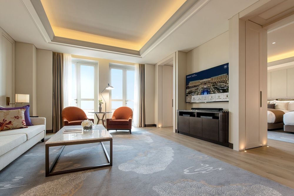 Paradise City Deluxe Suite Twin Room 3