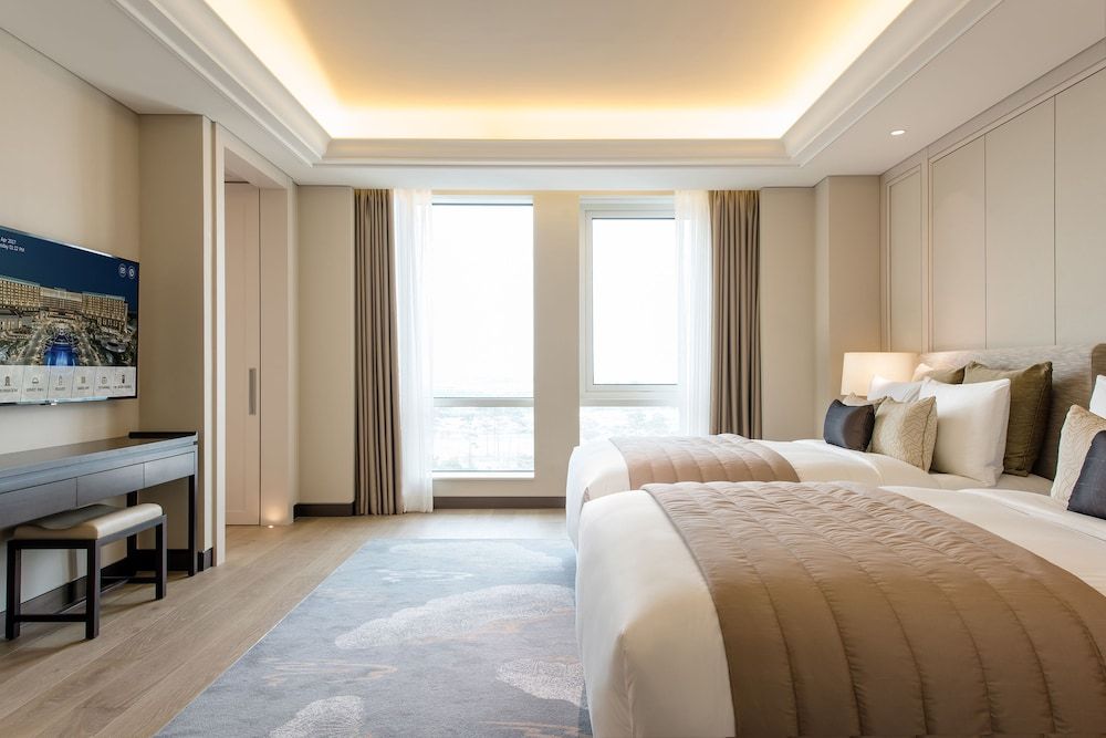 Paradise City Deluxe Suite Twin Room