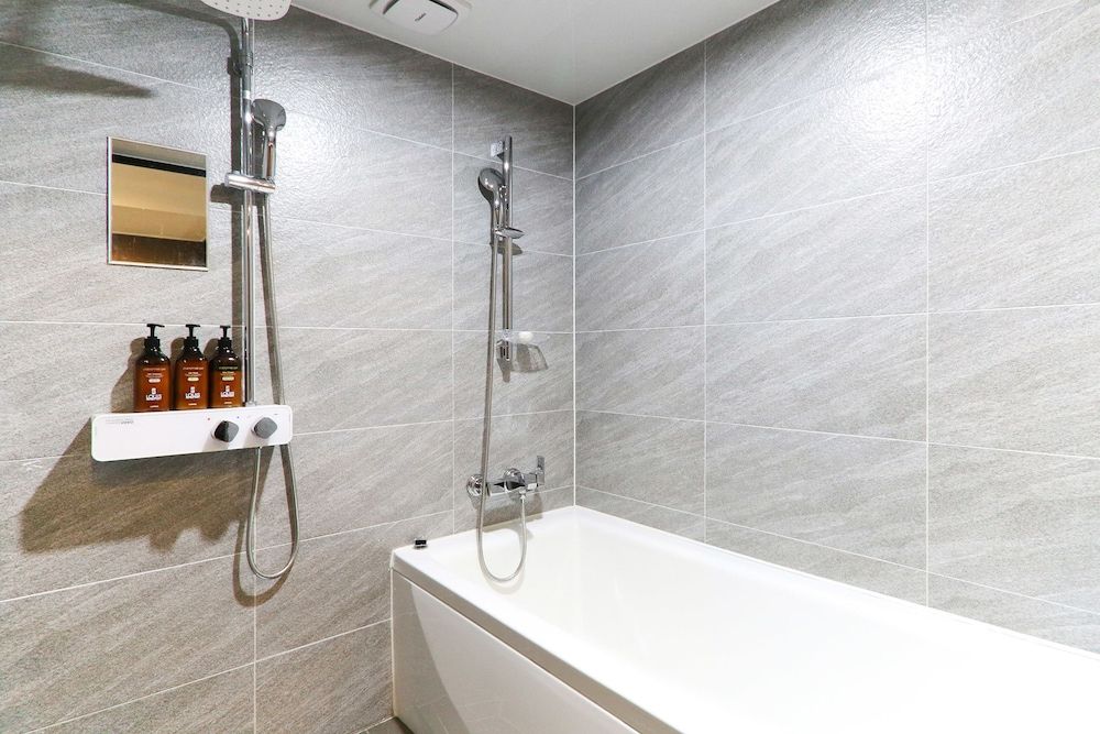 Louis Hotel Standard Double Room 5