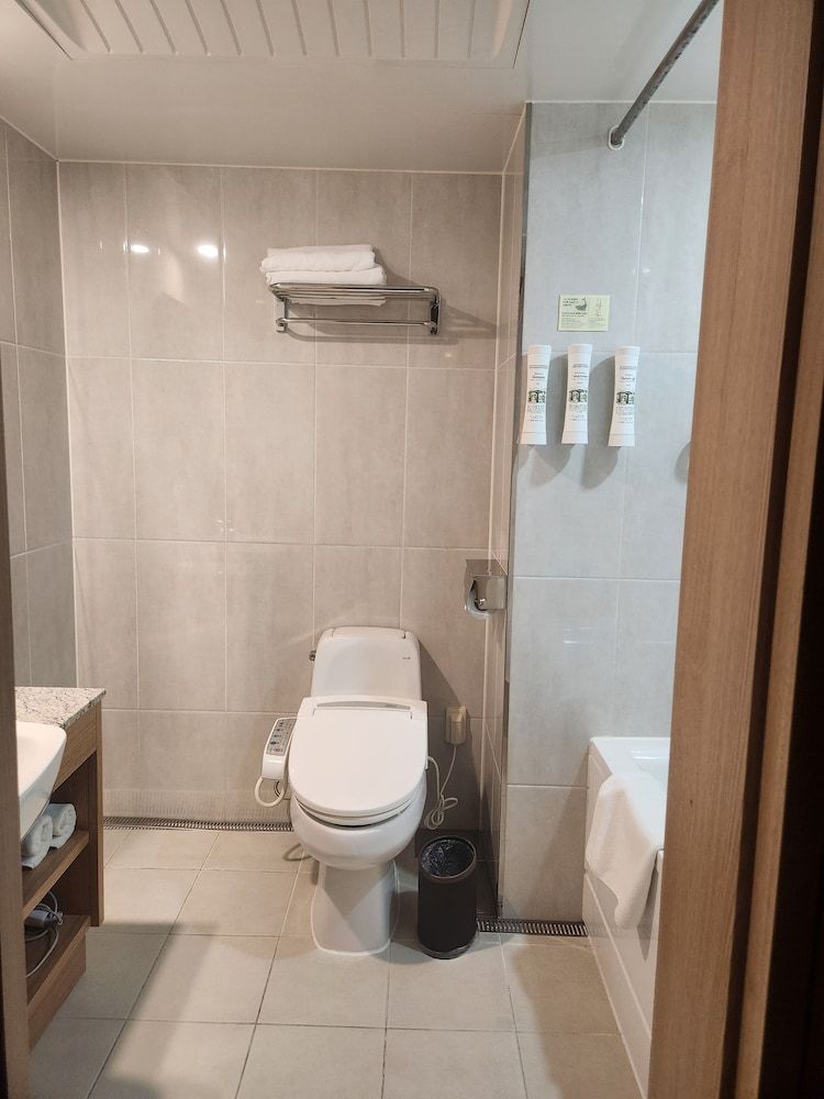 Acube Hotel Studio King, High Floor 4