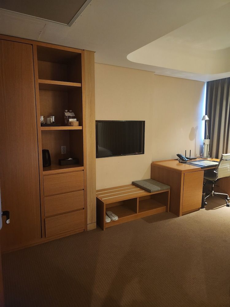 Acube Hotel Studio King, High Floor 5