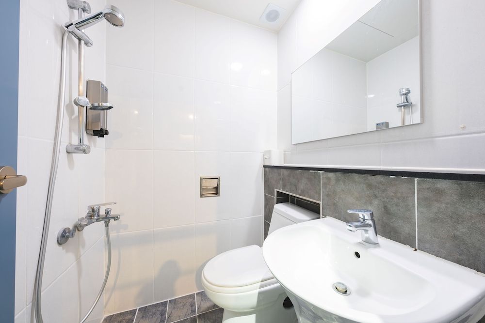 Myeongdong New Stay Inn Quadruple Room 7