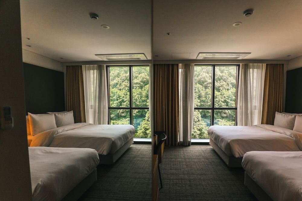 ON City Hotel [9PM Check-in] Deluxe Twin Room - additional 10,000 KRW is required if check in before 9 PM 2