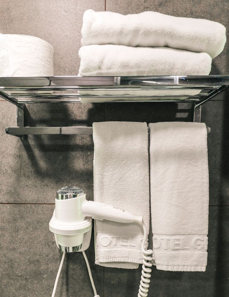 ON City Hotel [9PM Check-in] Deluxe Twin Room - additional 10,000 KRW is required if check in before 9 PM 4