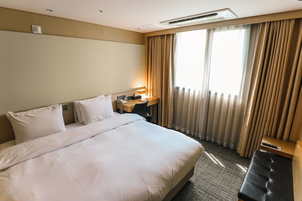 ON City Hotel Deluxe Double Room 2