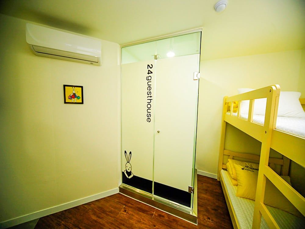 24 Guesthouse Seoul City Hall Economy Twin Room, 1 Bedroom 3