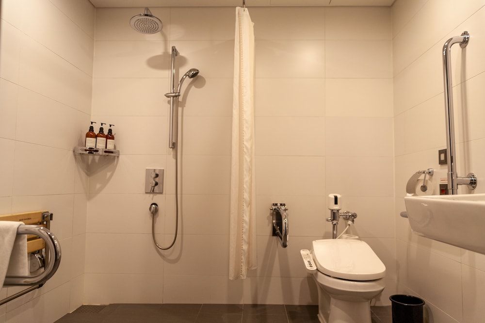 NINE TREE BY PARNAS SEOUL MYEONDONG 2 Standard Twin Room, Accessible 3