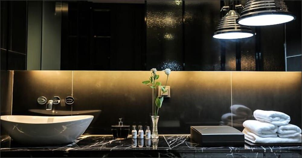 Amare Hotel Jakjeon Deluxe Double Room 4