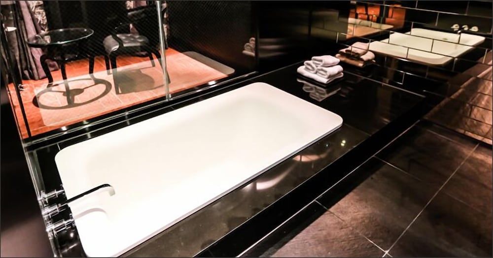 Amare Hotel Jakjeon Premium Double Room 4