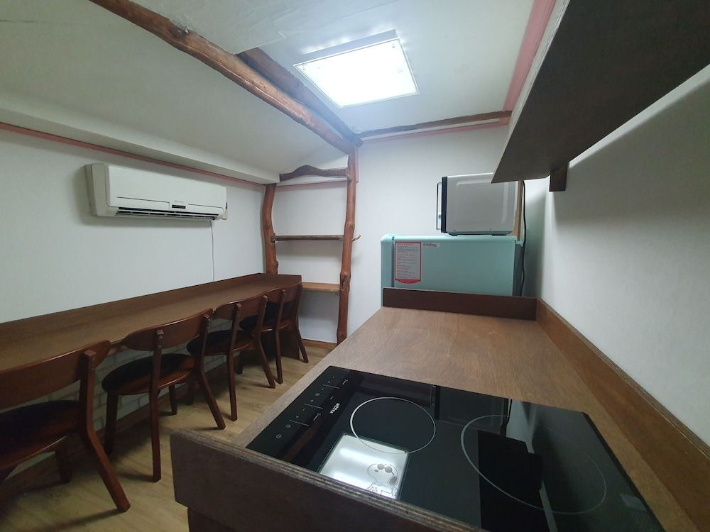 Salon de Tangza Traditional House 7