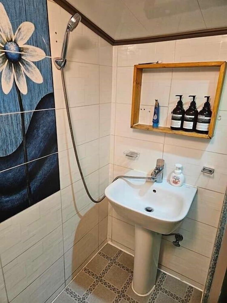 Salon de Tangza Traditional House 5