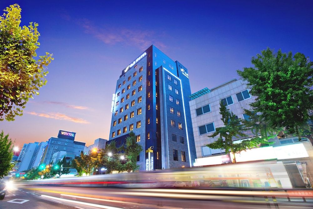 Front of property - evening/night