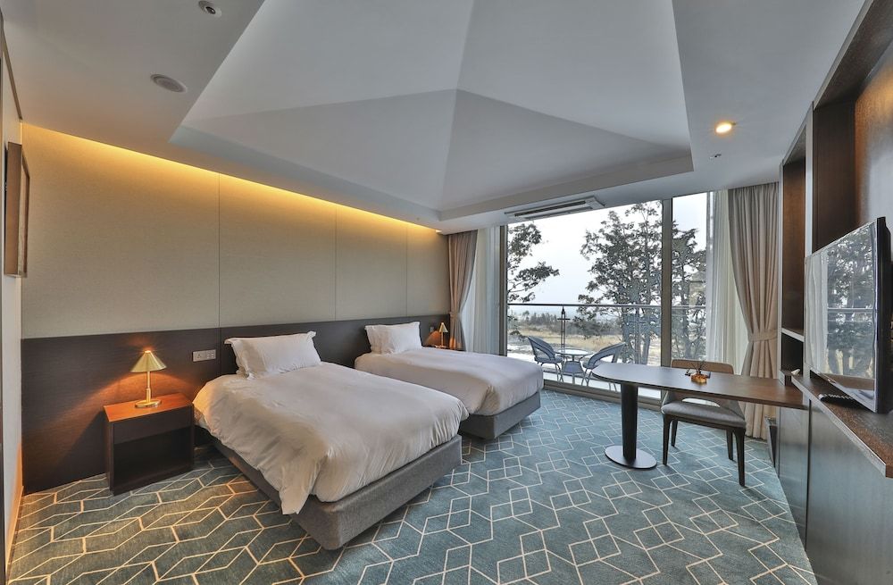 Camphortree Hotel & Resort Twin Room (Hotel) 2