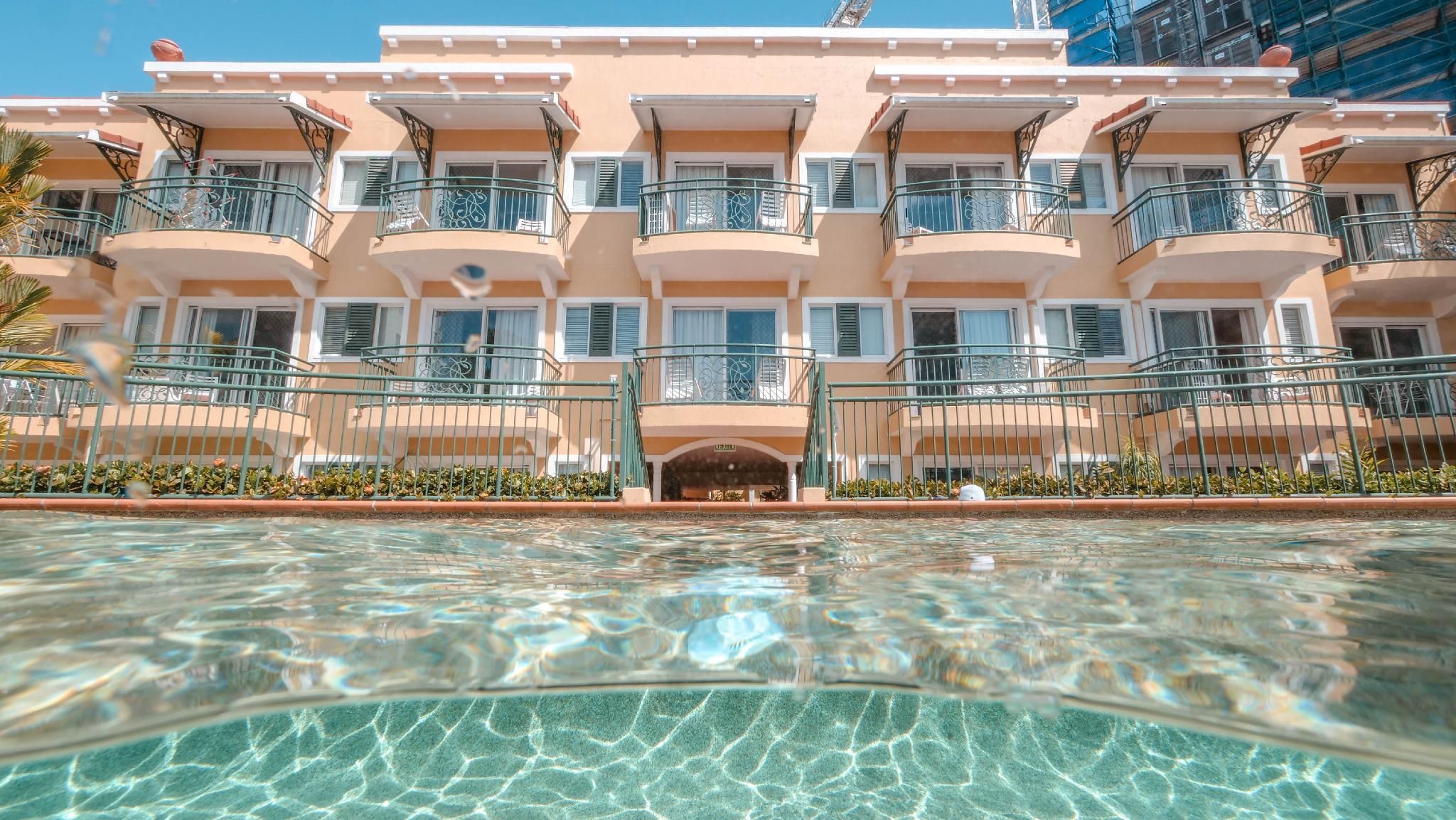 swimming pool [outdoor]