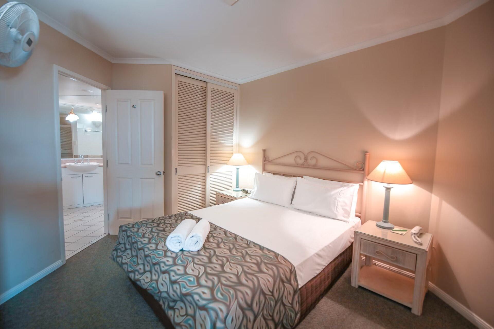 One-Bedroom Apartment Walk-In Shower