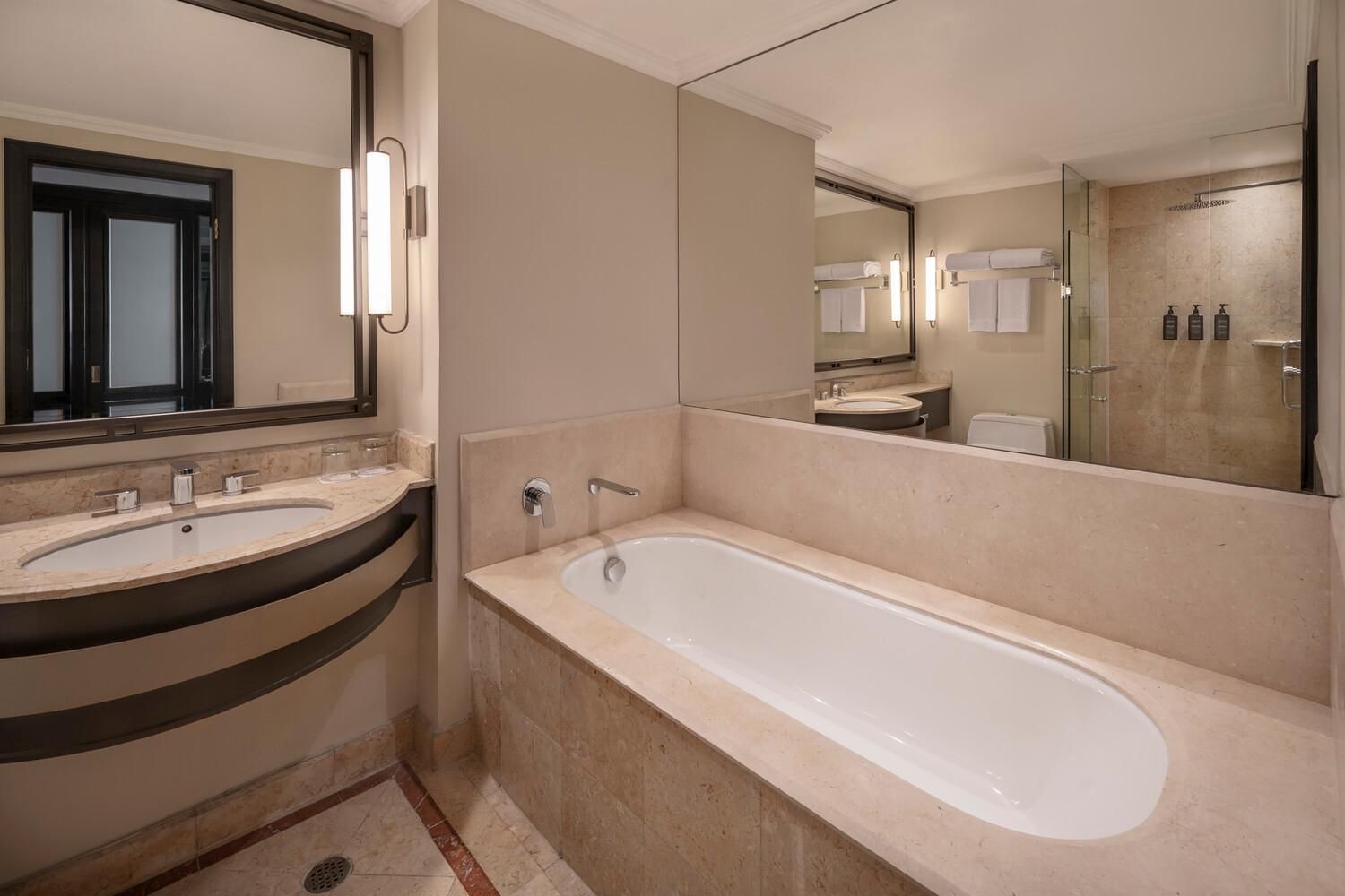 Deluxe Suite, Club lounge access, 1 Bedroom Suite, 1 King