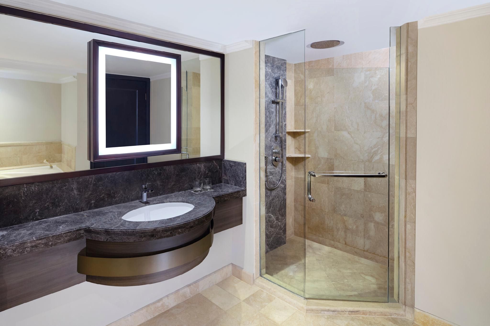 Junior Suite, Club lounge access, 1 Bedroom Suite, 1 King