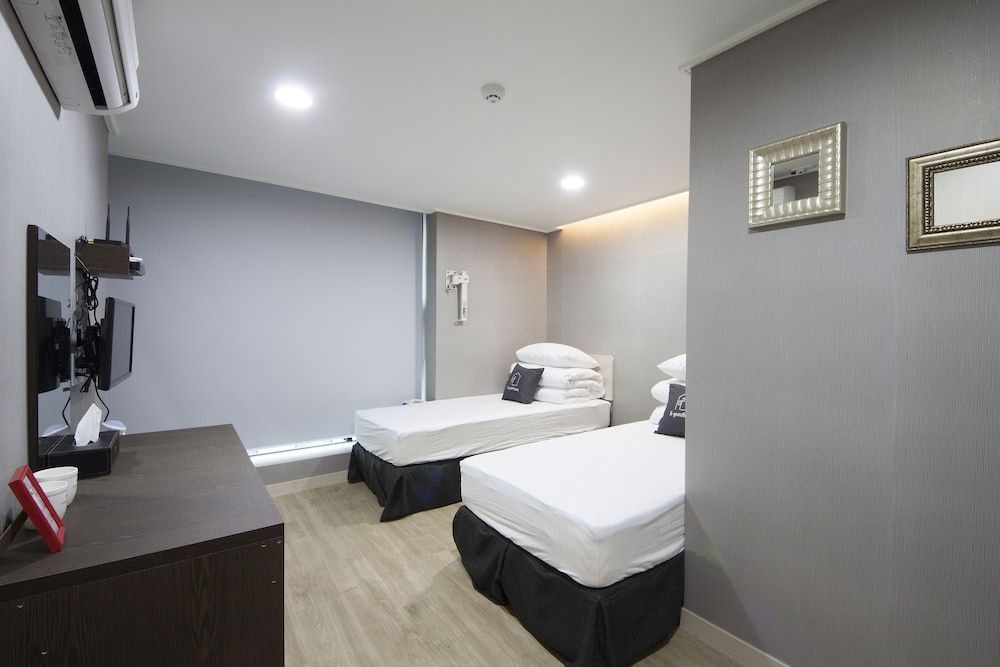 K-Grand Hostel Gangnam 1 Standard Twin Room (Self Check-in After 11PM)
