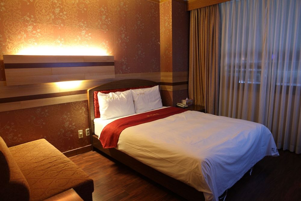 King Hotel Standard Double Room 5