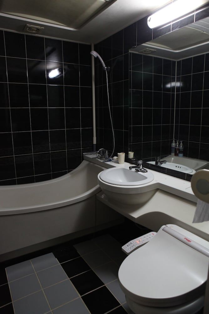 King Hotel Premier Twin Room 8