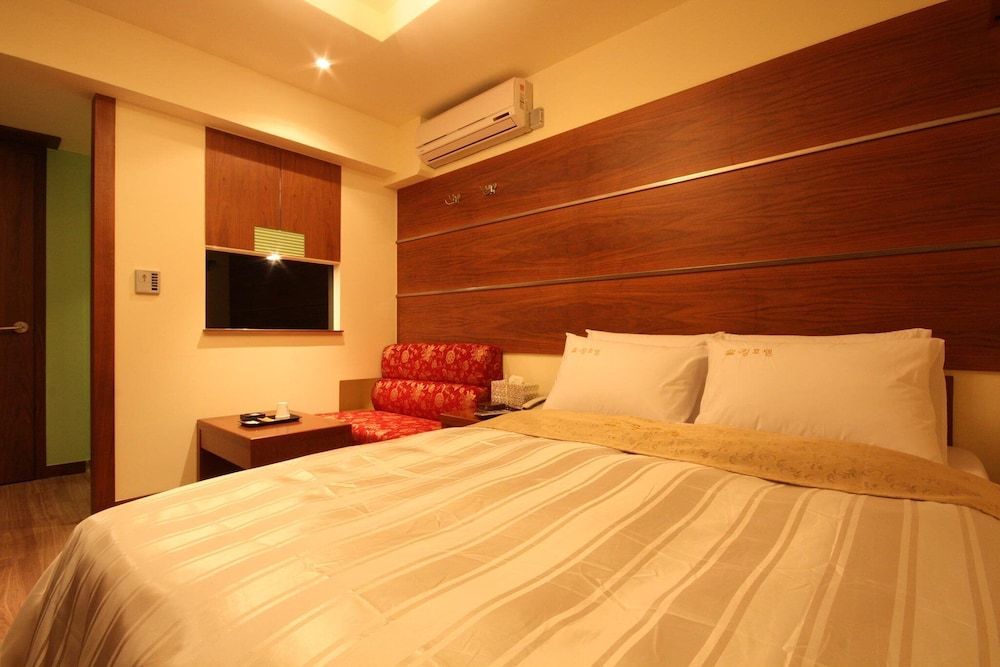 King Hotel Standard Double Room 2