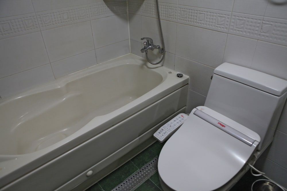 King Hotel Premier Twin Room 7