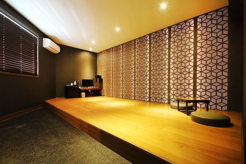 undefined 17th Hotel