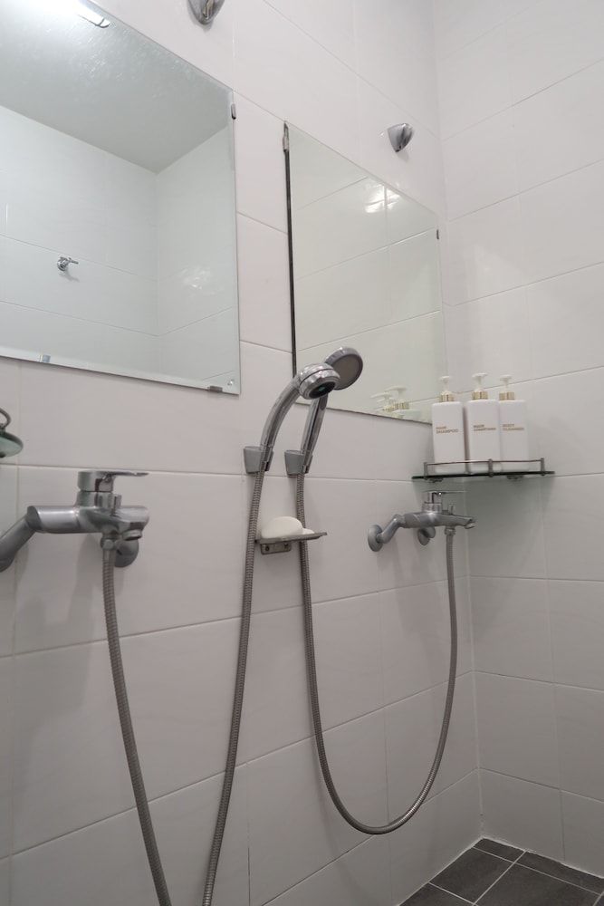 Andong Poong-gyung HOSTEL n LIBRARY Shared Dormitory, Women only (6 persons) 11