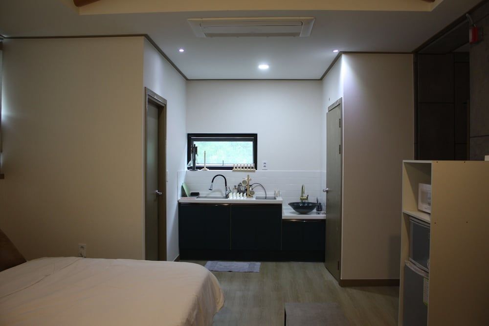 Andong Poong-gyung HOSTEL n LIBRARY Premium Quadruple Room, 1 Bedroom, Kitchenette, Hill View 22