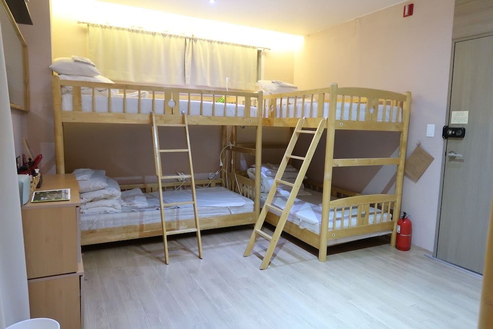 Andong Poong-gyung HOSTEL n LIBRARY Shared Dormitory, Women only (6 persons) 6