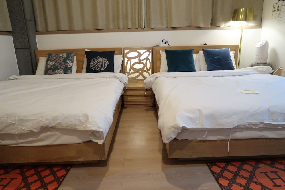 Andong Poong-gyung HOSTEL n LIBRARY Premium Quadruple Room, 1 Bedroom, Kitchenette, Hill View 6