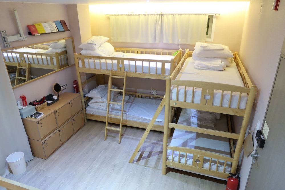 Andong Poong-gyung HOSTEL n LIBRARY Shared Dormitory, Women only (6 persons) 5