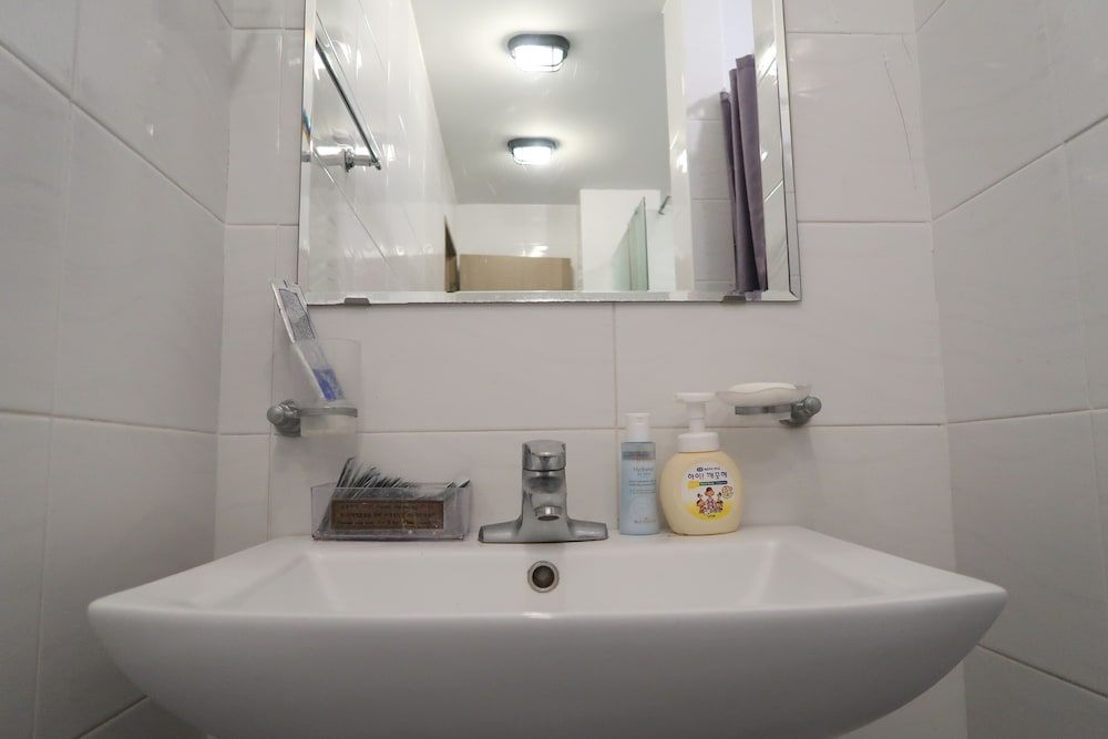 Andong Poong-gyung HOSTEL n LIBRARY Shared Dormitory, Women only (6 persons) 10