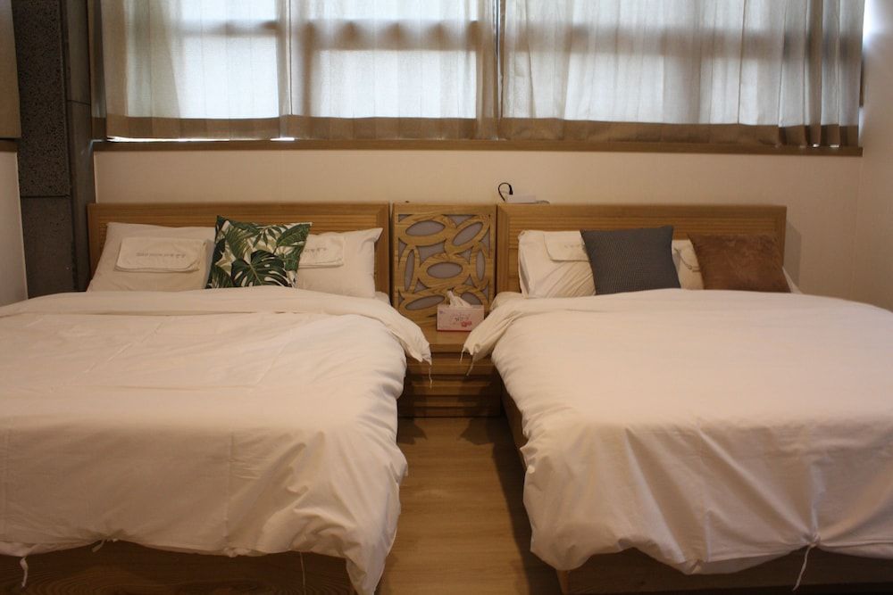 Andong Poong-gyung HOSTEL n LIBRARY Premium Quadruple Room, 1 Bedroom, Kitchenette, Hill View