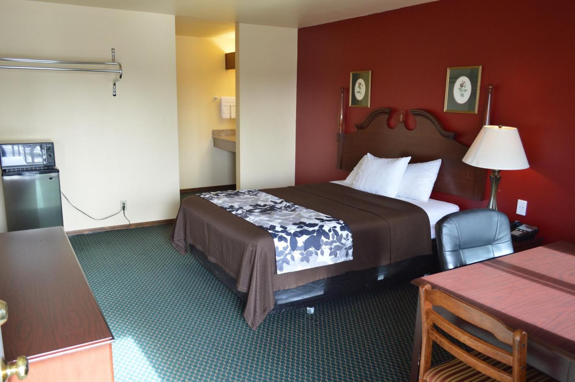 Western Motel Queen Room