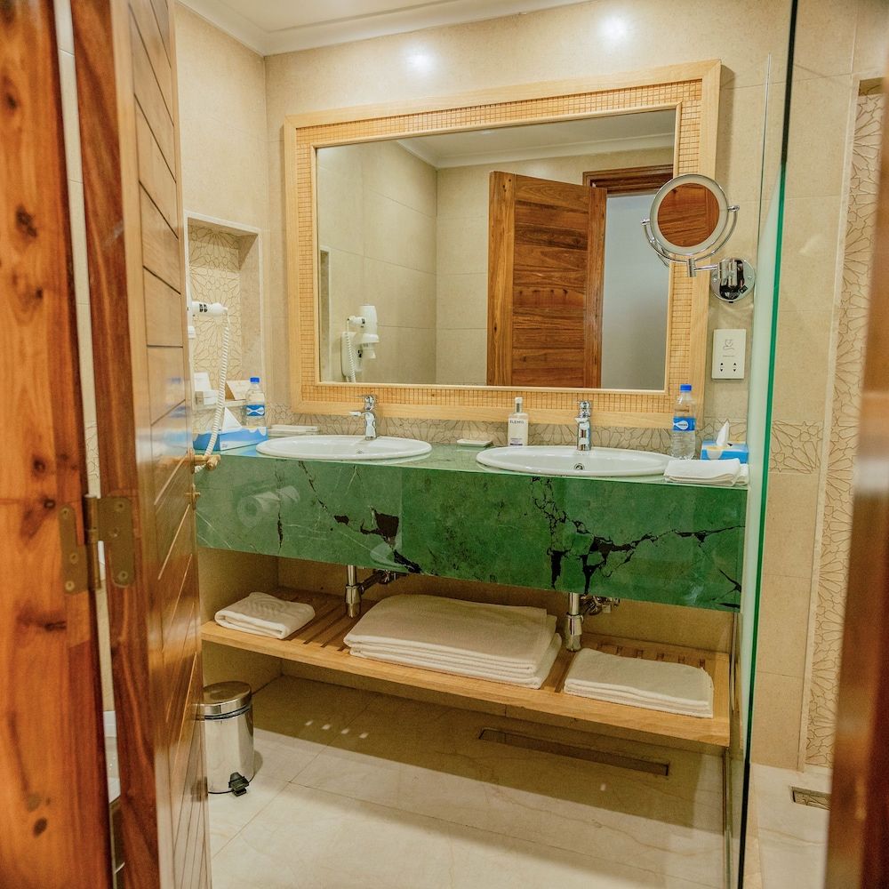 Dar Es Salaam Serena Hotel Standard Room, City View 7