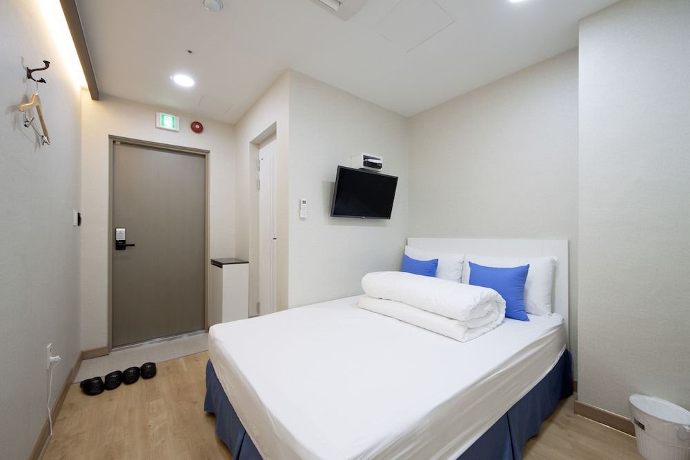 STAY7 Myeongdong Double Room, Non Smoking 5
