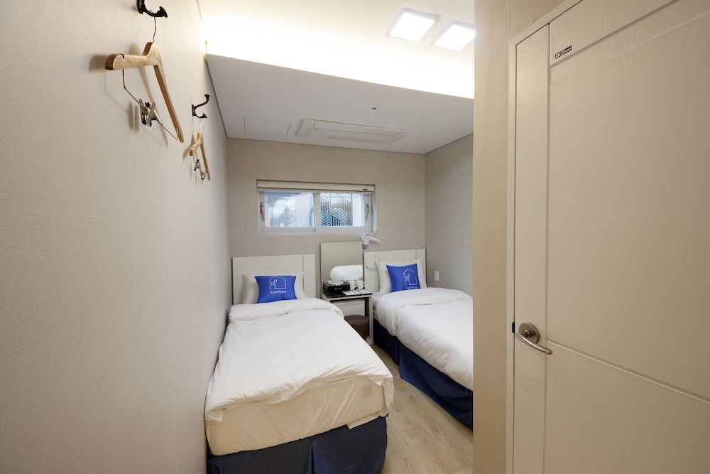 STAY7 Myeongdong Twin Room, Non Smoking 4
