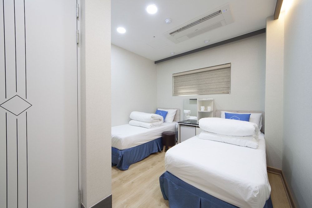 STAY7 Myeongdong Twin Room, Non Smoking 9
