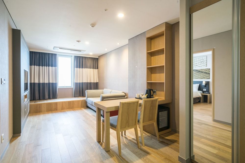 ibis Ambassador Busan Haeundae Standard Room, 1 Queen Bed with Sofa bed 3