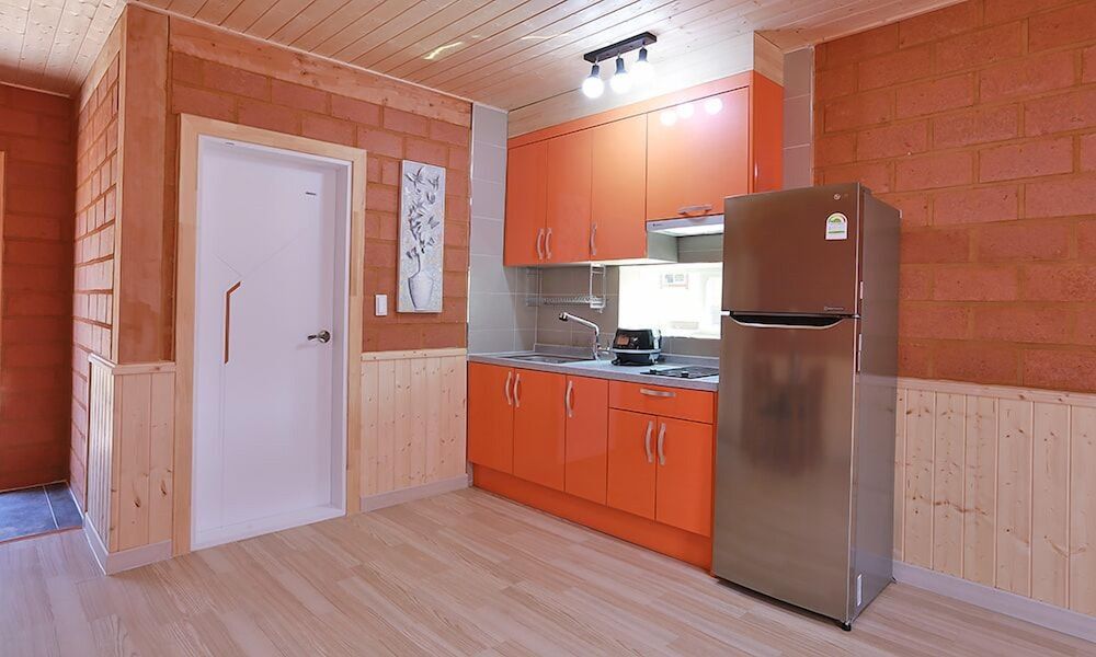 Rainbow Hwangto Pension Double Room (Pogeunhan Room) 2