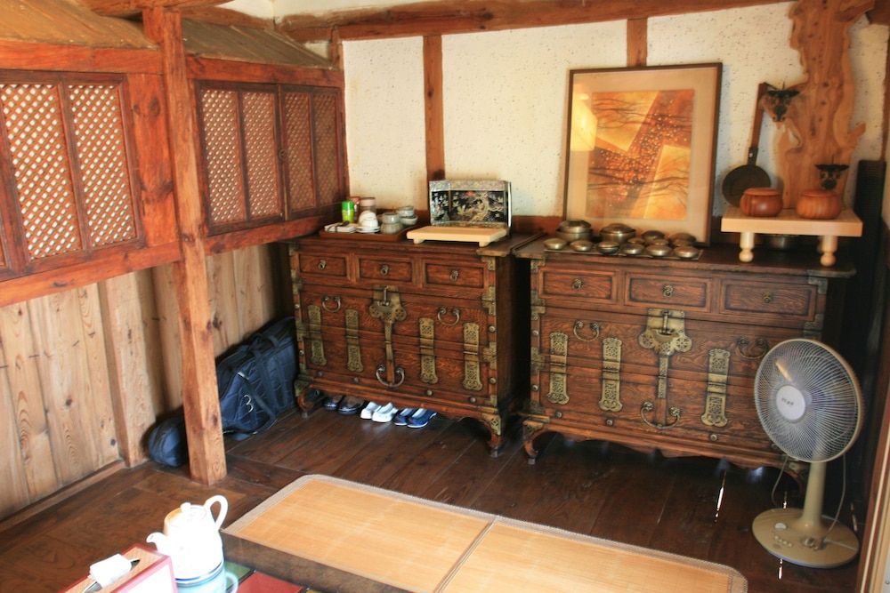 Yi Jin-rae's Historic House Traditional House (Byulchae) 6