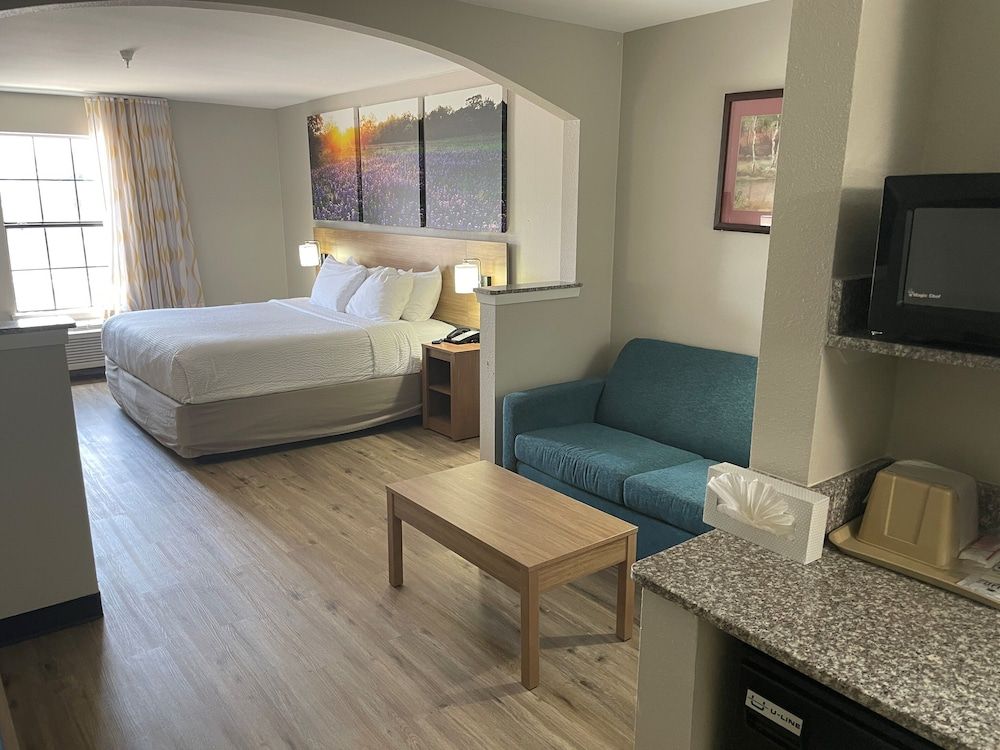 Studio Suite, 1 King Bed, Non Smoking