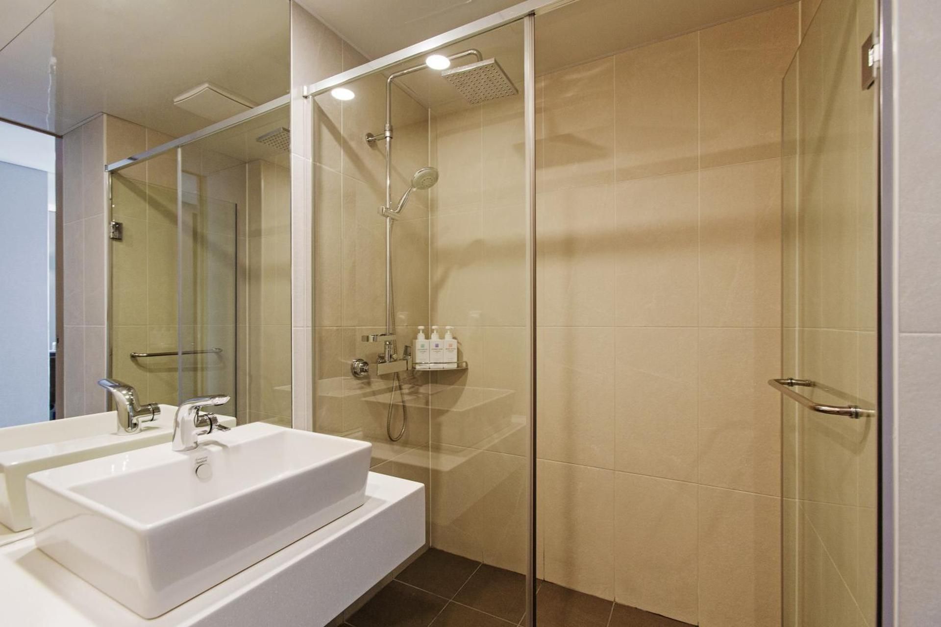 Connecting Rooms for 4 People