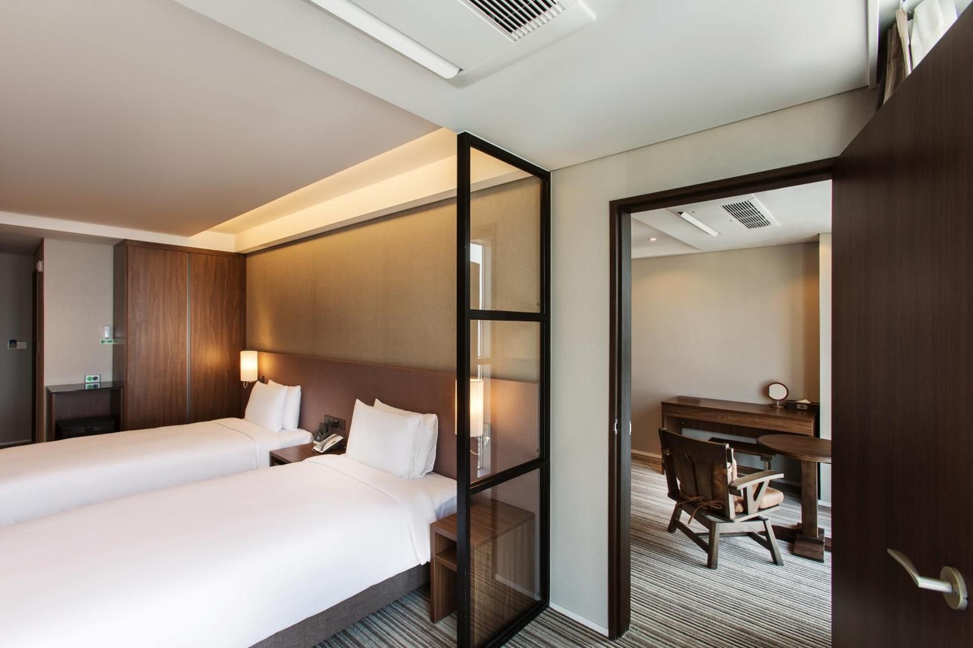 Connecting Rooms for 4 People