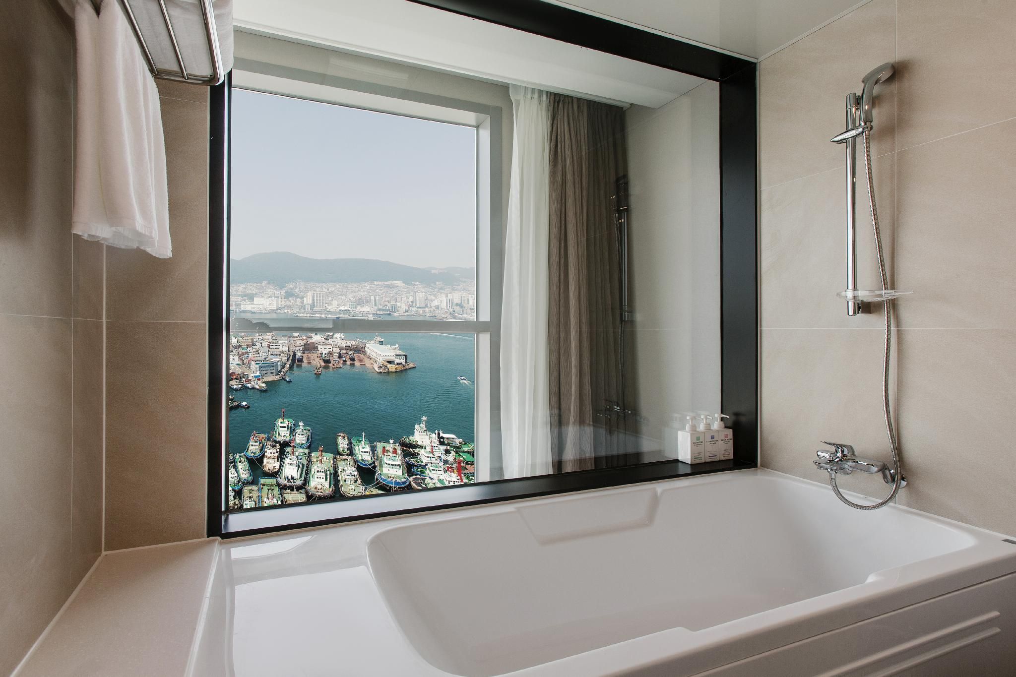 Deluxe Double Room with Bathtub