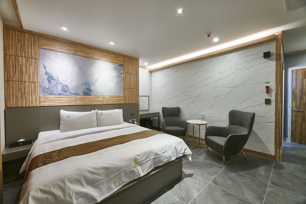 Hotel Aura Suite (Double)