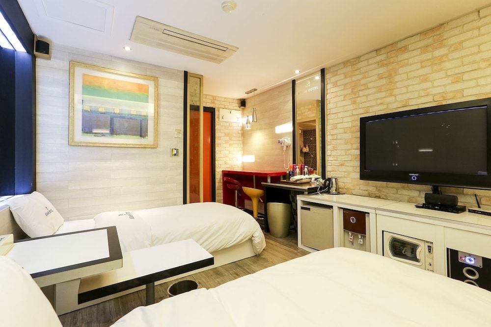 Koam Tourist Hotel Twin Room 4